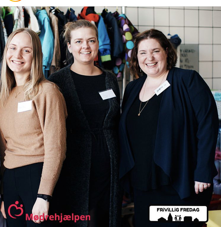 Kæmpe tak til ⁦<a href="/Moedrehjaelpen/">Mødrehjælpen</a>⁩ over 2.200 frivillige. I gør en verden til forskel for sårbare familier landet over ❤️❤️❤️- hvadenten I står i  butik, tager med familierne ud i det blå, laver fundraising, strikker for os eller laver bestyrelsesarbejde #FrivilligFredag