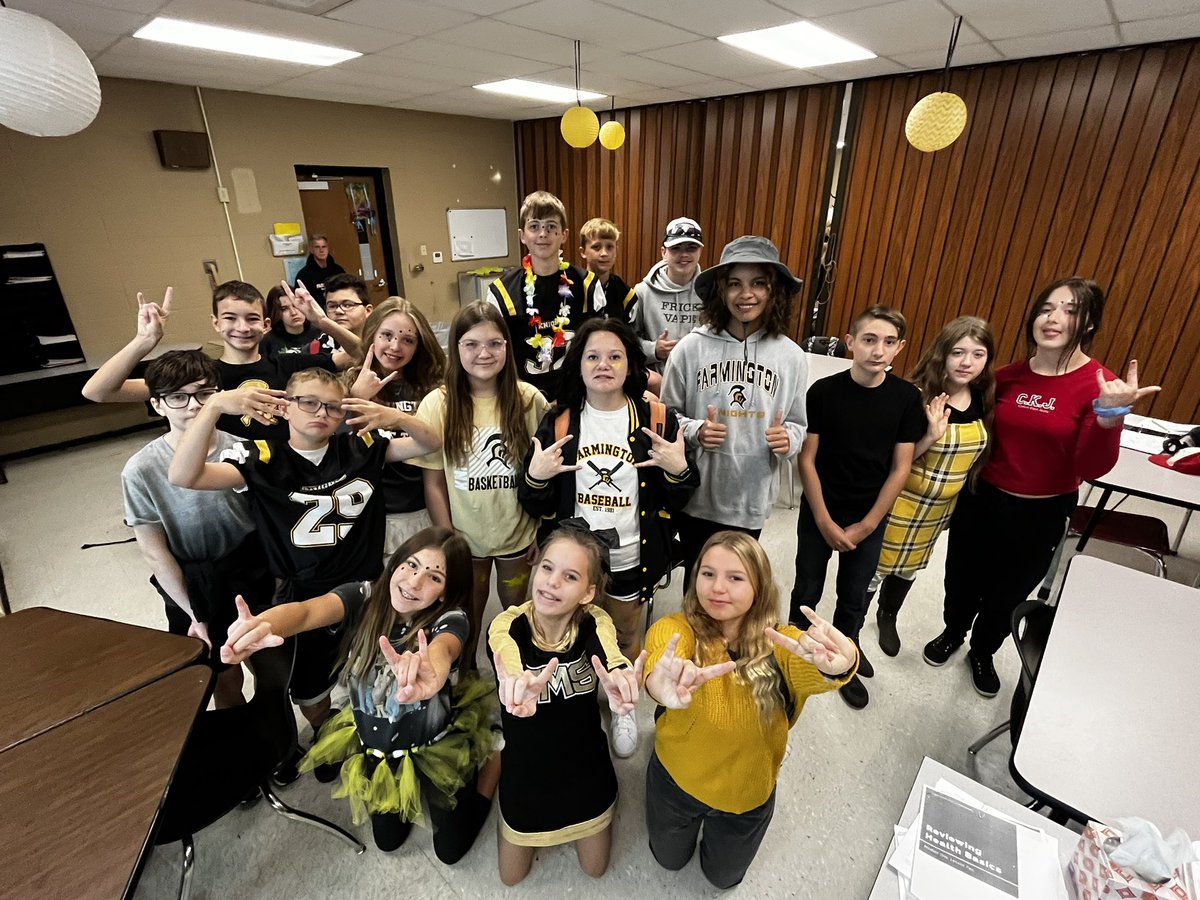 amygerstner_'s tweet photo. Homecoming Week Day #5…BLACK &amp; GOLD DAY! 🏈📣🖤💛😁 #BKP #Homecoming2022 #TheKnightWay https://t.co/58cTIfJGiN