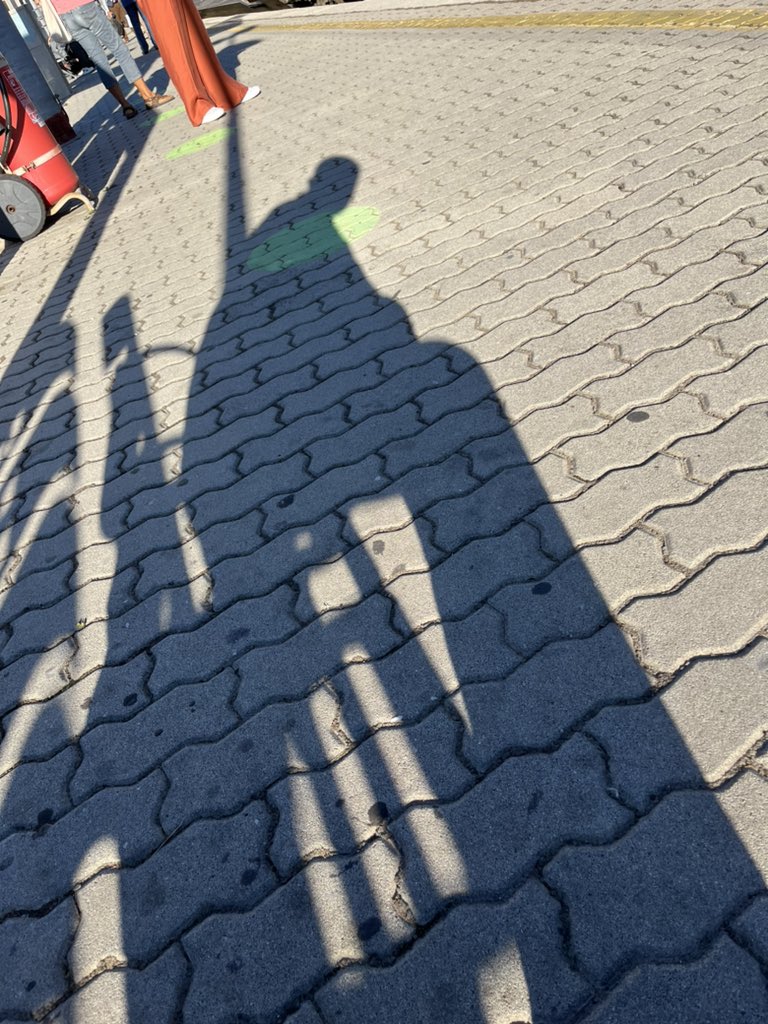 EpicocoLM's tweet photo. Delle volte noi cerchiamo dei “messia” che ci salvino scegliendo al posto nostro. Gesù non si sostituisce alla nostra libertà, ma la incoraggia, la rende possibile, le toglie tutte le scuse. Non possiamo cercare qualcuno che ci salvi dal peso di essere liberi. https://t.co/sy8BUsOf1D