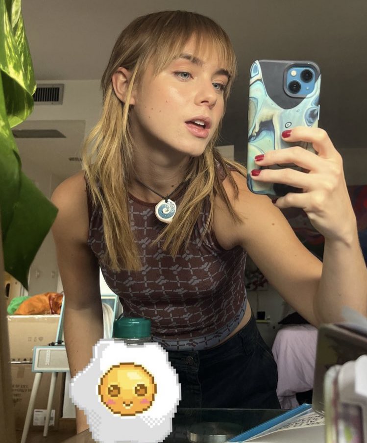 clarathinker's tweet photo. pretty hair and pretty girl ♡.°୭̥ ୨୧ https://t.co/a6vVBBRmz1