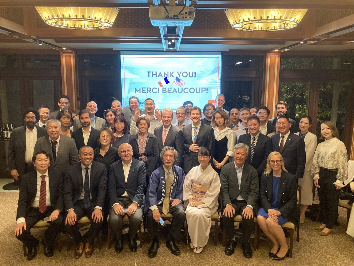 ConsulKyoto's tweet photo. Ce soir à Kobe, j'intervenais, avec mon homologue américain, en ouverture d'un dîner organisé conjointement par @AmChamJapan et la #CCIFJ - les seules chambres étrangères dotées de bureaux régionaux! Soirée très réussie qui confirme le retour progressif à une vie plus normale! https://t.co/VglcvSRBlV
