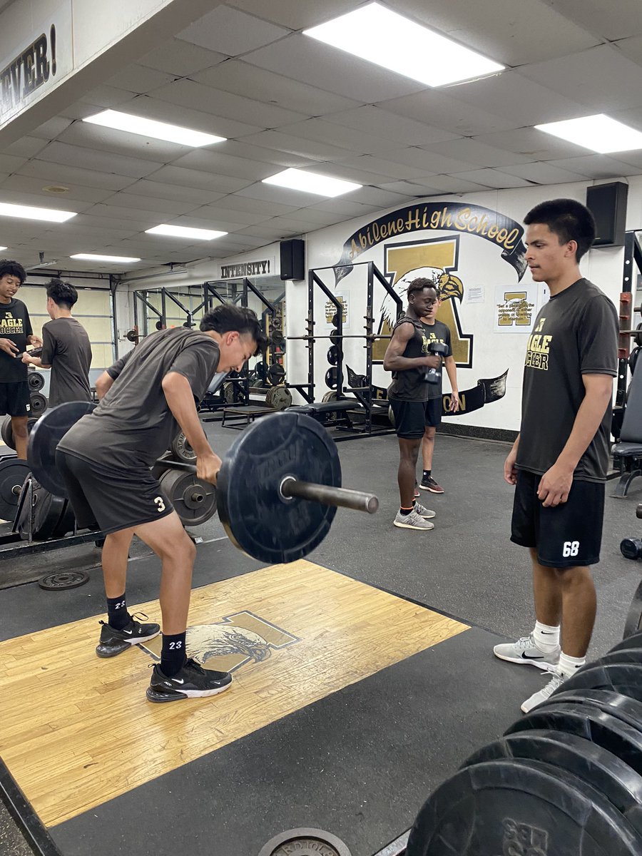 EagleBoysSoccer's tweet photo. These guys have been putting in work all fall 💪 🦅 #weliftweights #flying https://t.co/9NTLc1DPw1