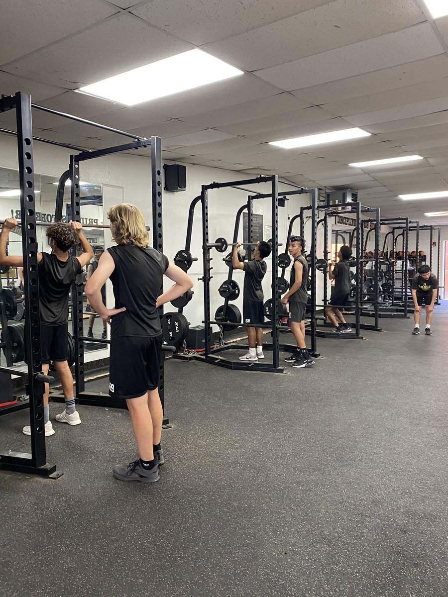 EagleBoysSoccer's tweet photo. These guys have been putting in work all fall 💪 🦅 #weliftweights #flying https://t.co/9NTLc1DPw1