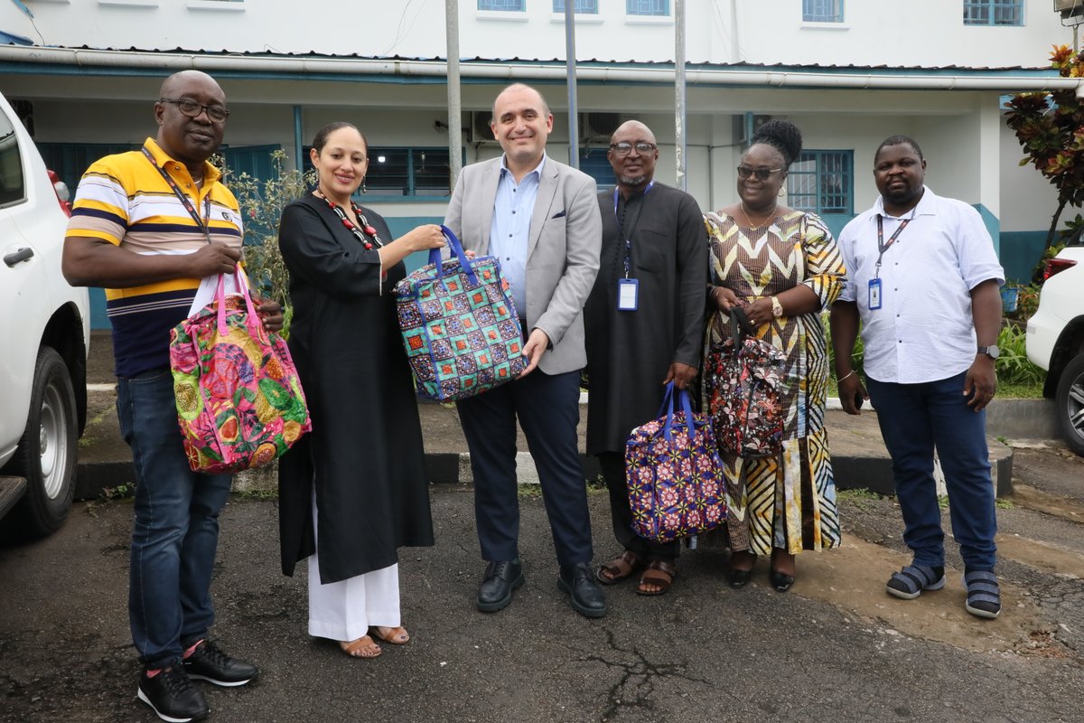 Christo25368370's tweet photo. A great example of inter-UN agency collaboration. On behalf of our beneficiaries we thank @UNFPASierraleon  for providing over 140 dignity kits that will be distributed to vulnerable returnees. @IOMSierraLeone  @NadiaRashd  @UNSierraLeone  @AhonsiBA https://t.co/D8TBkEVNFH
