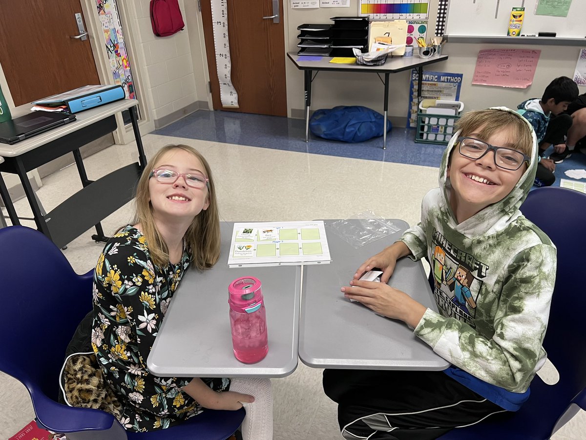 Playing the Food Chain game this morning to explore the flow of energy in loving things! Start to a great Friday!
#WEateFHSD <a href="/WilsonElem/">Wilson Elementary</a> <a href="/gatelyedu/">Andrea Gately</a>