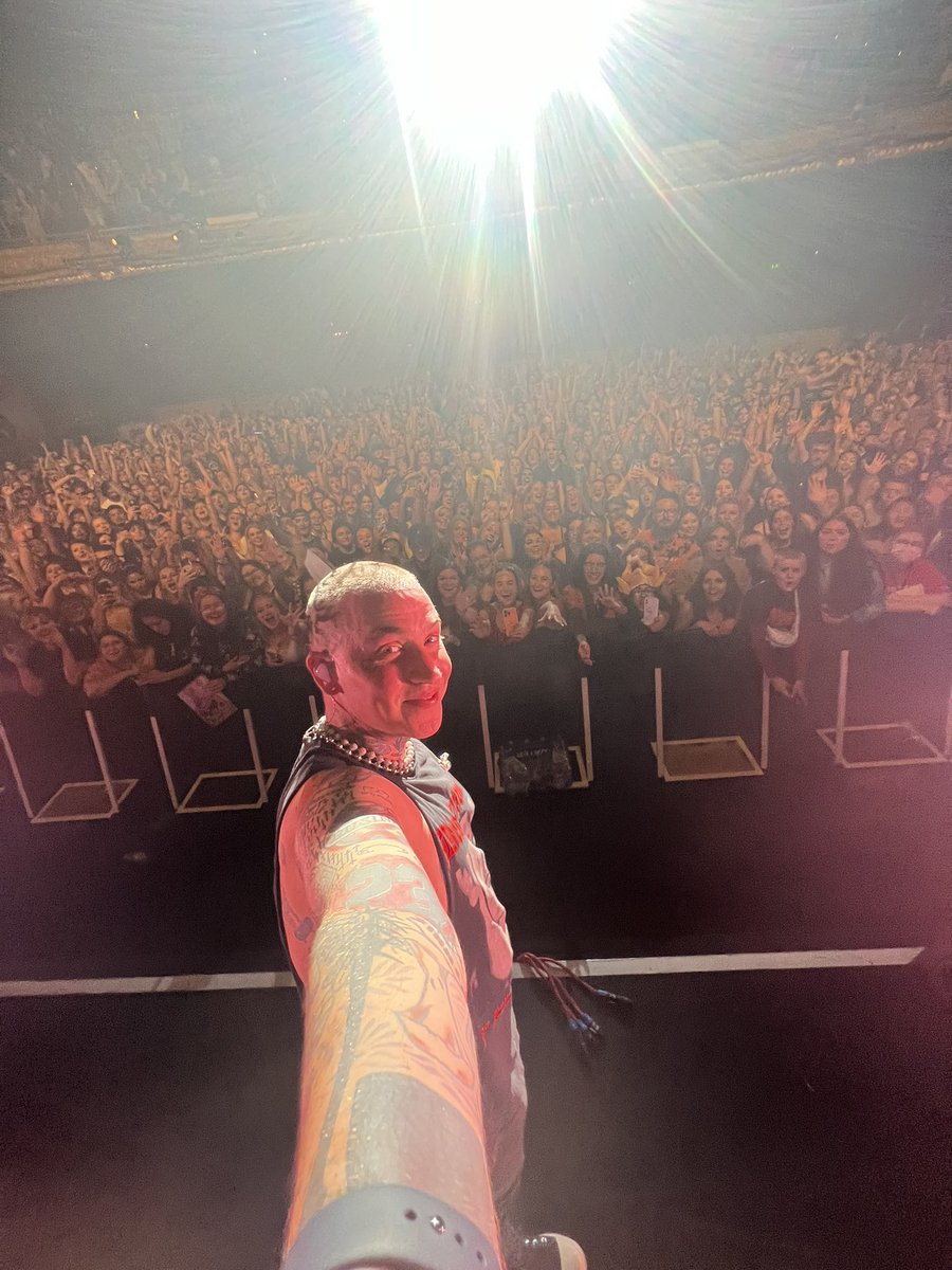 iamblackbear's tweet photo. nothing matters tour seattle SOLD OUT❤️‍🩹 https://t.co/y2NSrOgyVG