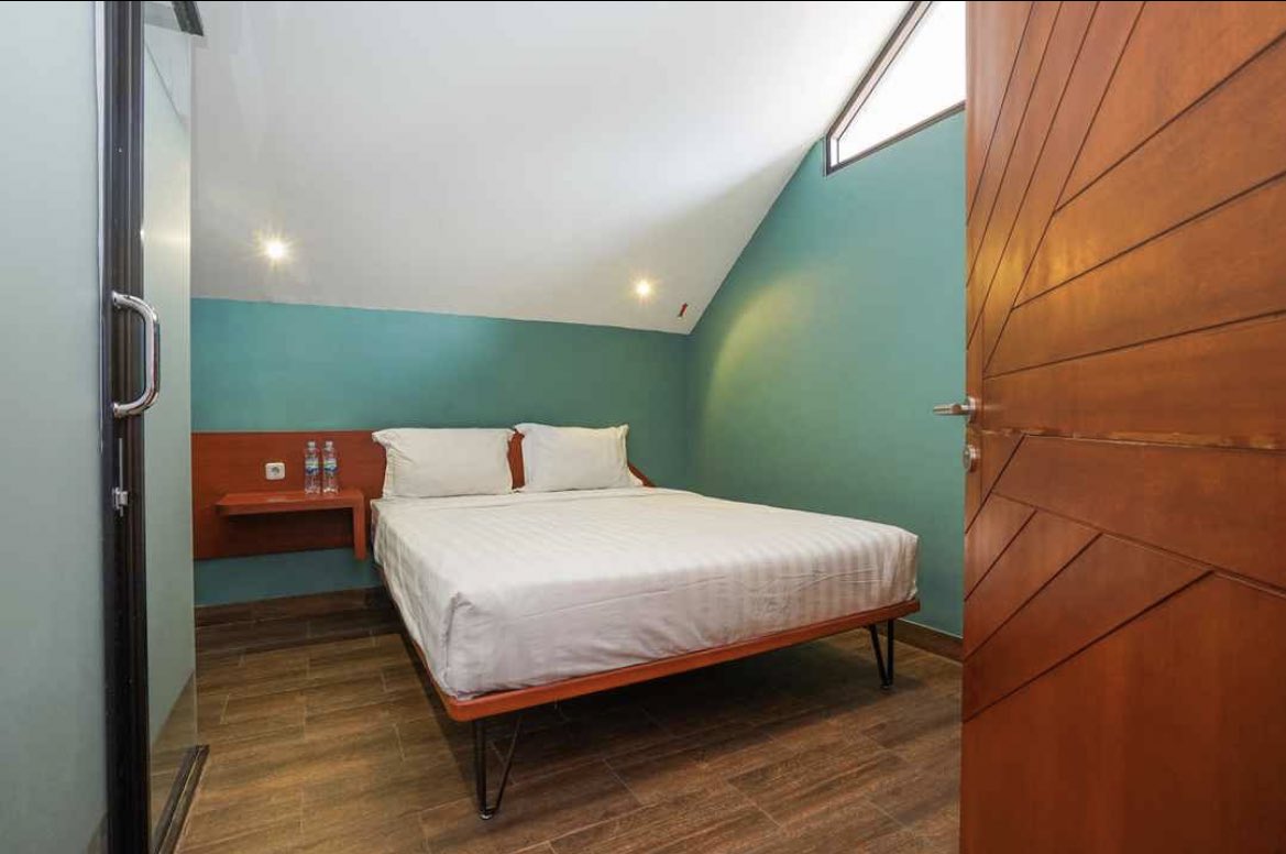 cudble's tweet photo. ada plan liburan ke surabaya? bookmark tempat stay gemes ini yuk.

໒꒱ ⡱ kumpulan hotel surabaya under 200rb / malam https://t.co/H35TBs1qnv