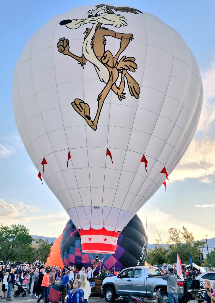 MannyCrespin's tweet image. .@balloonfiesta Retweet if You Love #AlbuquerqueInternationalBalloonFiesta 50th Anniversary Fiesta Renactment Flight 2022!!! #Fiesta50
🎈5️⃣0️⃣💛