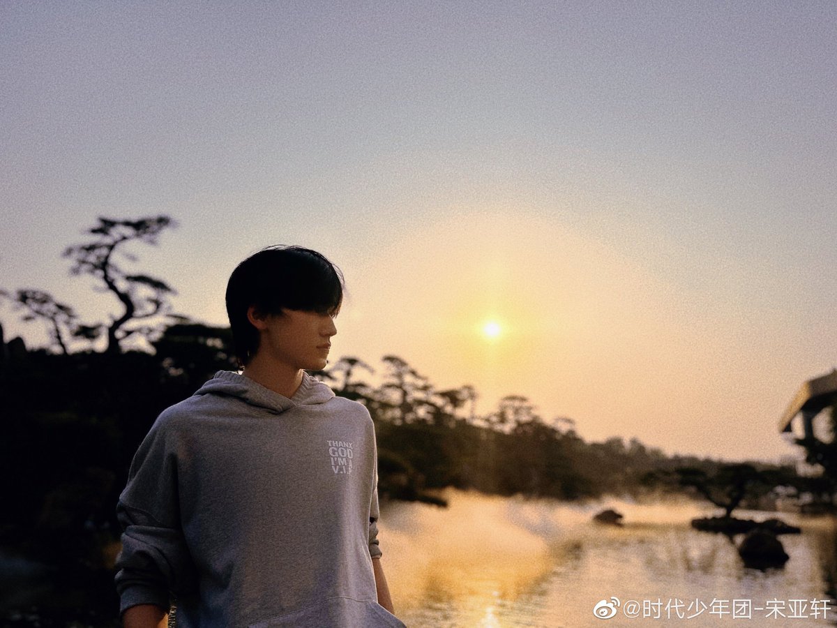TEENSINTIMESTH's tweet photo. [🐠] 220930 Weibo

สวัสดีตอนกลางคืนครับ!
รูปภาพของนักท่องเที่ยวในวันนี้

——จากไดอารี่​ของเซวียนเกอ👀

📍 https://t.co/3PGOB8KaRo

#TEENSINTIMES​ #时代少年团
#SONGYAXUAN #宋亚轩 #ซ่งย่าเซวียน https://t.co/COVXMomf9e