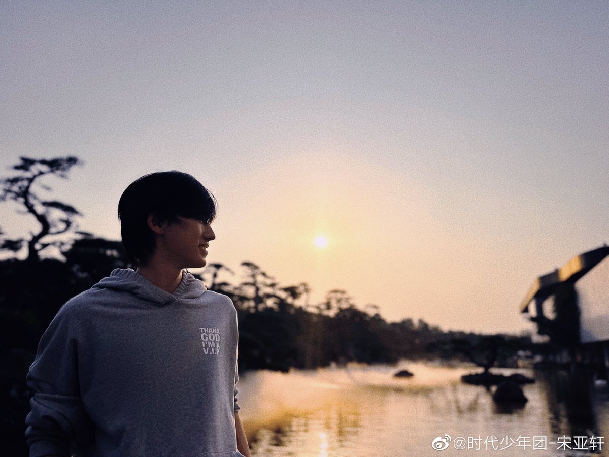 TEENSINTIMESTH's tweet photo. [🐠] 220930 Weibo

สวัสดีตอนกลางคืนครับ!
รูปภาพของนักท่องเที่ยวในวันนี้

——จากไดอารี่​ของเซวียนเกอ👀

📍 https://t.co/3PGOB8KaRo

#TEENSINTIMES​ #时代少年团
#SONGYAXUAN #宋亚轩 #ซ่งย่าเซวียน https://t.co/COVXMomf9e