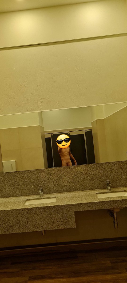 col_men1's tweet photo. Que rico es estar desnudo en los baños públicos, si me encuentras que me harías? https://t.co/nCg4zKXFxF