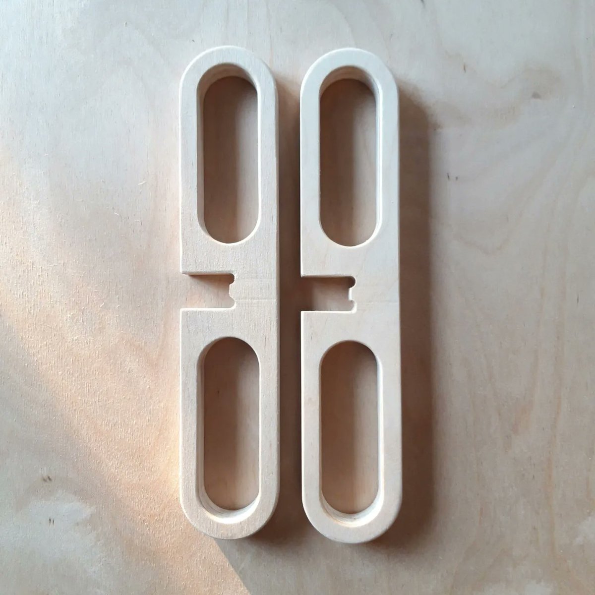 LScarffDesign's tweet photo. Lozenge Trivet with a rather famous kettle on it in a great photo from @studiogbd 
Thanks Gordon!
#trivet #birchply #cnc #digital_fabrication #leoscarffdesign #irishdesign #irishdesigner #furniture_design #kitchendecor #kitchen_equipment  #philippestarck #designireland https://t.co/q3xQpDjLcu