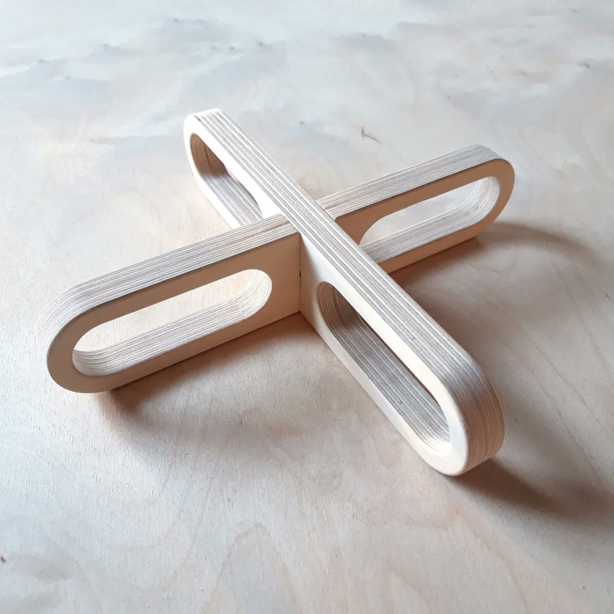 LScarffDesign's tweet photo. Lozenge Trivet with a rather famous kettle on it in a great photo from @studiogbd 
Thanks Gordon!
#trivet #birchply #cnc #digital_fabrication #leoscarffdesign #irishdesign #irishdesigner #furniture_design #kitchendecor #kitchen_equipment  #philippestarck #designireland https://t.co/q3xQpDjLcu