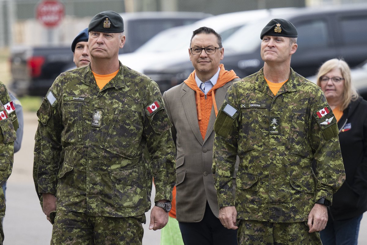 3CdnDiv3DivCA's tweet photo. Les membres de la #3DivCA soulignent la Journée nationale de la vérité et de la réconciliation en portant un chandail orange qui représente le processus de divulgation de la vérité et de guérison. https://t.co/cl20CRVwXa