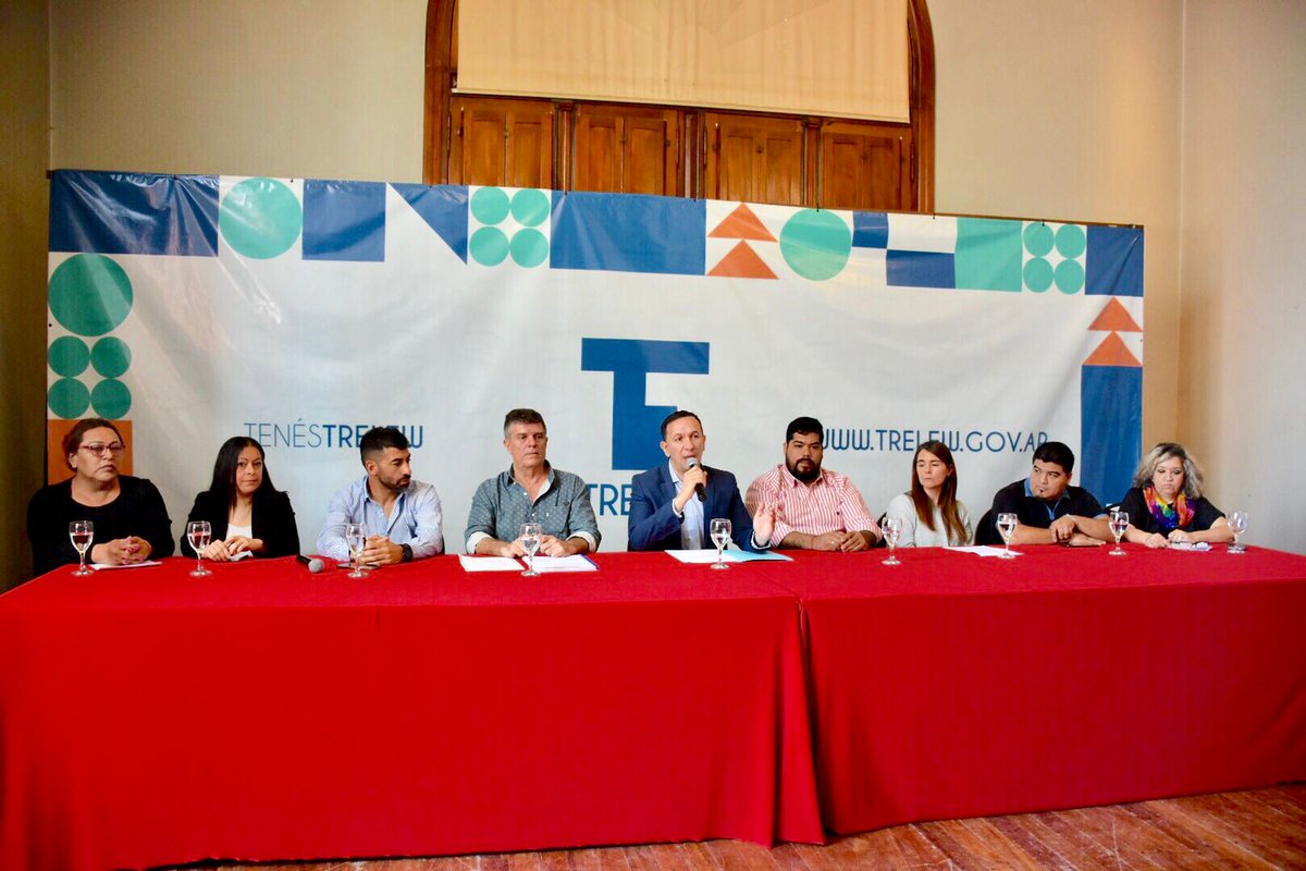 Presentamos las actividades del mes aniversario de Trelew.
Con espectáculos musicales, deportivos y actividades al aire libre, celebraremos los 136 años de nuestra ciudad.
¡Los invito a disfrutar de este mes inolvidable que cerraremos con el recital de <a href="/yhosva_ok/">YHOSVA</a>!

#TenésTrelew