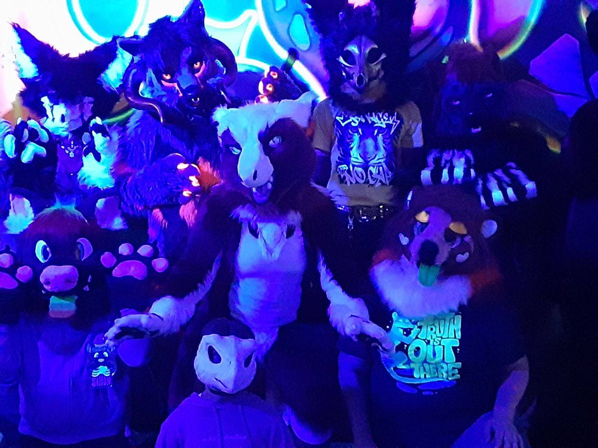 Syrian19928076's tweet photo. I forgot to upload this photo!
#FursuitFriday #furry #furrymeet #browlingmeet #penscolafurmeet
#skullfur https://t.co/LfbECw4bfd