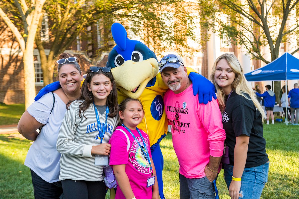 UDelaware's tweet photo. It's one of our favorite weekends of the year: Welcome to campus, parents and families. We know you're going to have a great time. #UDFamily ππ https://t.co/EpAtmK6mKM