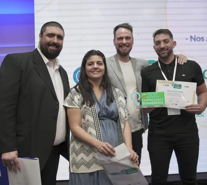 JEFEBAOk's tweet photo. #PremioJEFEBA 2022
Categoría Desarrollo Glocal,  Zodiaco Burgers, de @UCIVillaGesell 
Promoción al Oficio,  Parrillas La Herrería, de @Cecoinse 
Convivencia Generacional, Carlitos y Carlitos Hogar, de Cámara Comercio C. Suárez
Impacto Social, ECO Wagen, de @cicmsocial https://t.co/xA1hfRSU1O