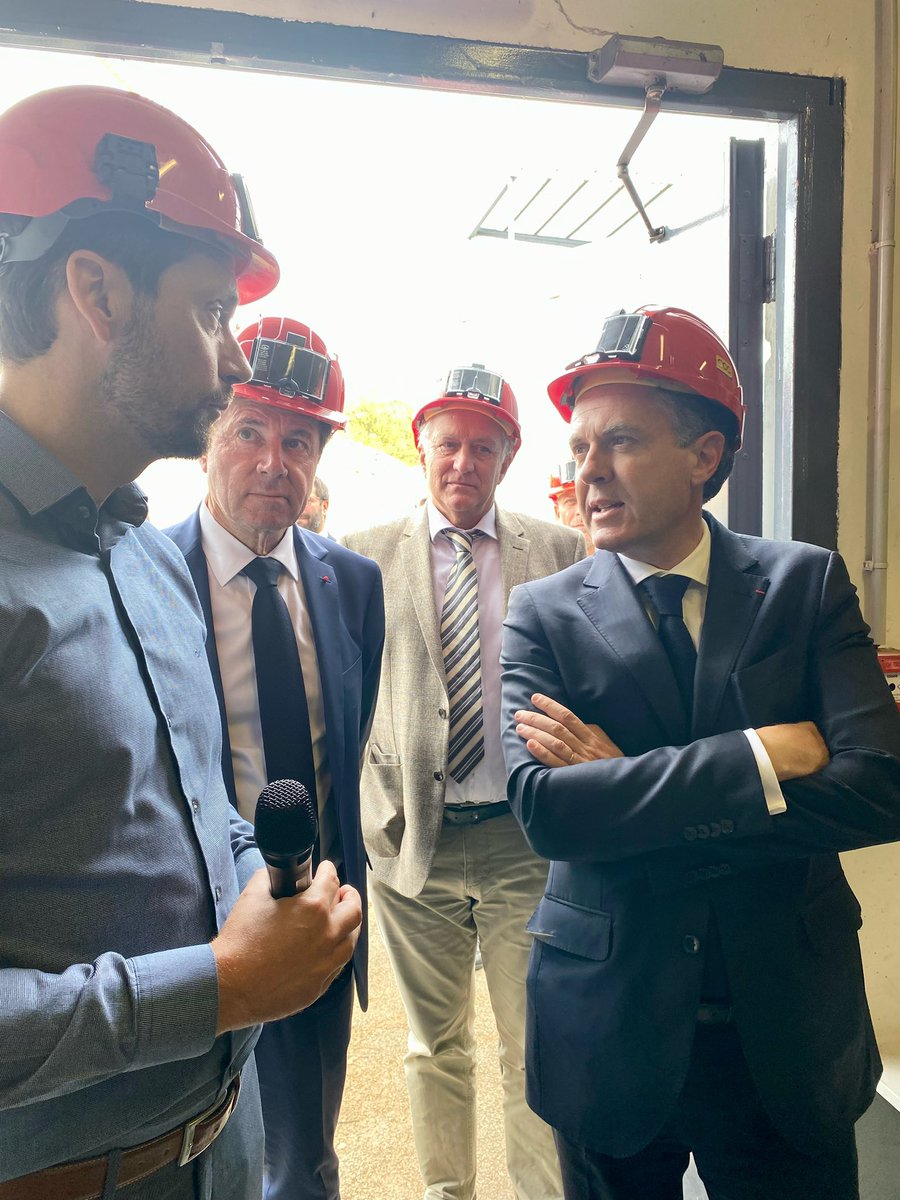 Univ_CotedAzur's tweet photo. J.@brisswalter et @cestrosi accueillent sur le campus @stapsNiceUCA bénéficiaire du plan #Francerelance,  @ChristopheBechu, Ministre de la Transition écologique et de la Cohésion des territoires qui souligne la vision exemplaire @Univ_CotedAzur sur la transition énergétique https://t.co/qYWRCiHz47