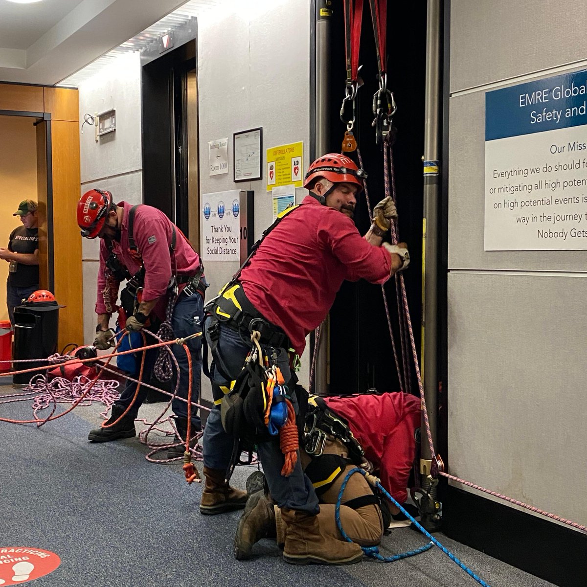 Paratech_Inc's tweet image. #ThrowbackThurday  Elevator Rescue Kit Demo - Exxon Mobile - Baytown, TX