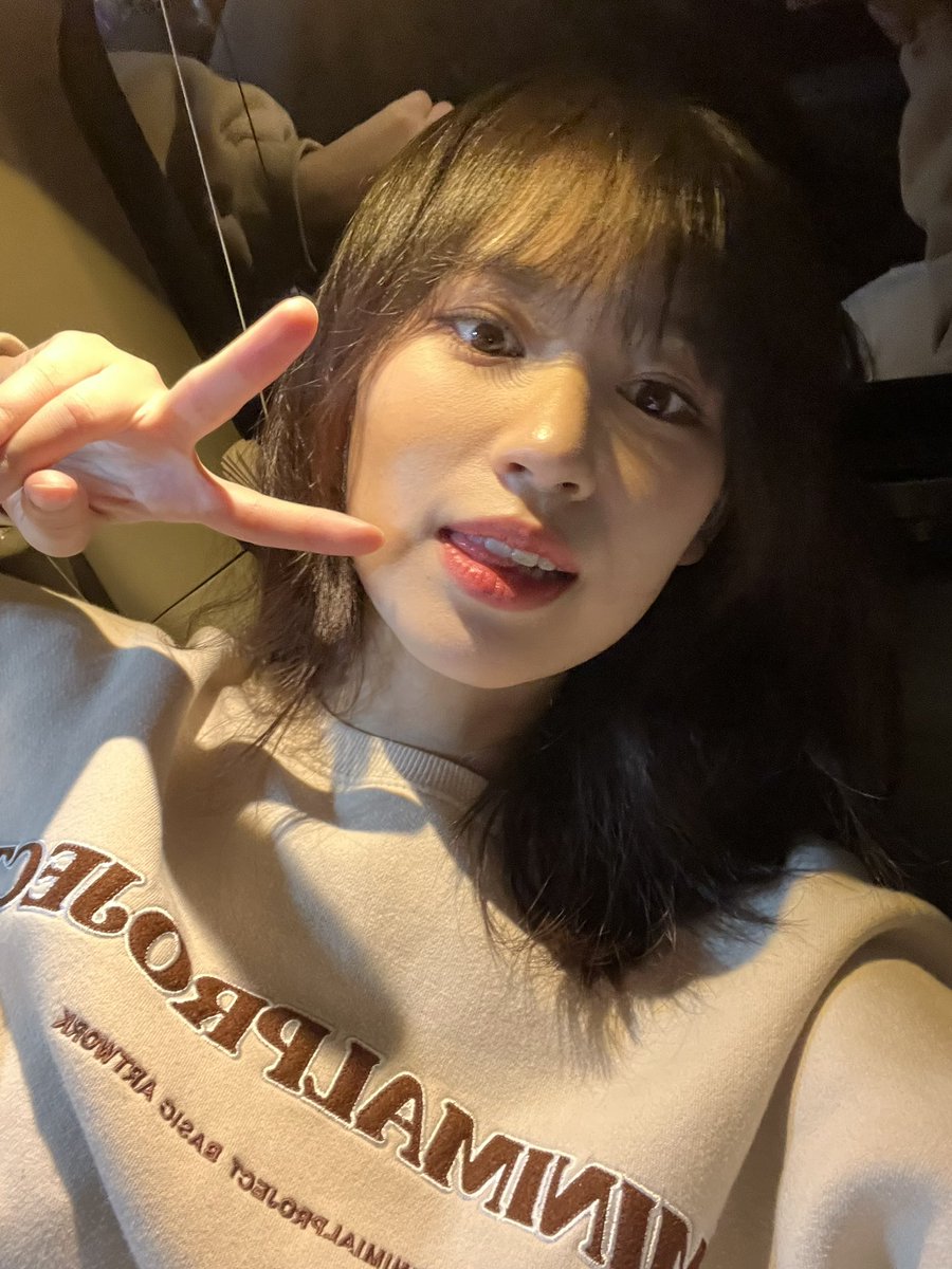 우리 응원해주러 양산까지 와준 키링들 너무너무 고맙고 고생 많았어요❤️😭 오늘도 키링덕에 재밌게 무대했다~🙌
조심히 올라가고 연락ㅎ..ㅏ지는 못하지만  조심히 들으가요~🫶🏻

#엘리 #키링 #너무너무정차중