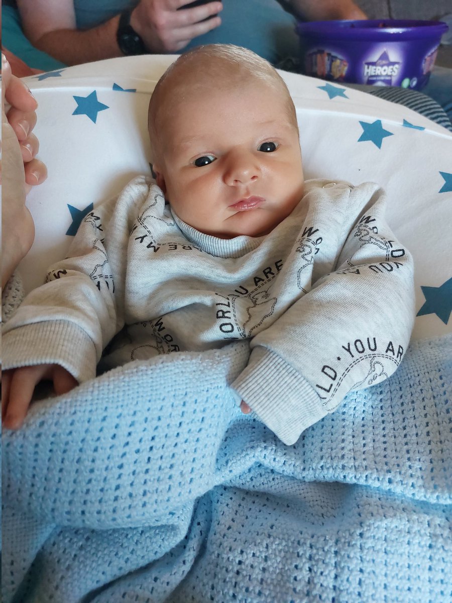 leah_atsix's tweet photo. About time I welcome Arthur born 20.9.22 to the twittesphere.  We are so full of love and can't wait to do life with you. #10daysold https://t.co/sqDJUEdpo7