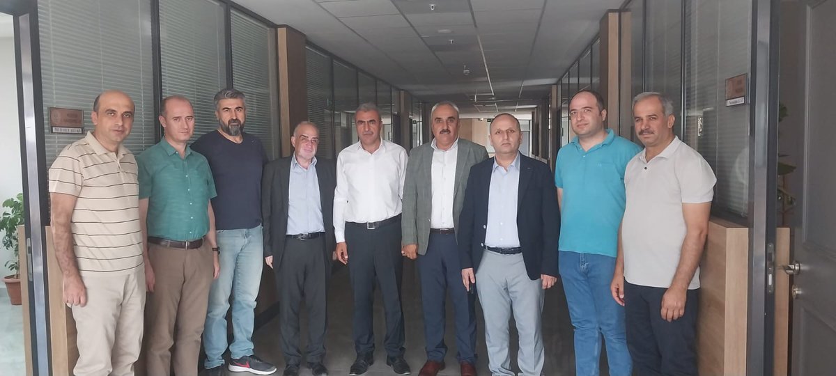 memursenmardin's tweet photo. Memur sen Mardin il temsilcisi iken milli eğitim müdür yardımcılığına atanan sn. @eyyup_deger ile müdür yardımcılıklarına atanan sn. @maliaz2 ve sn. @SabahattinSmer2  beylere İl temsilcimz @aselamdemir47 başkanlığında hayırlı olsun ziyaretinde bulunduk.
@_aliyalcin_ https://t.co/uIVhqF1CnU