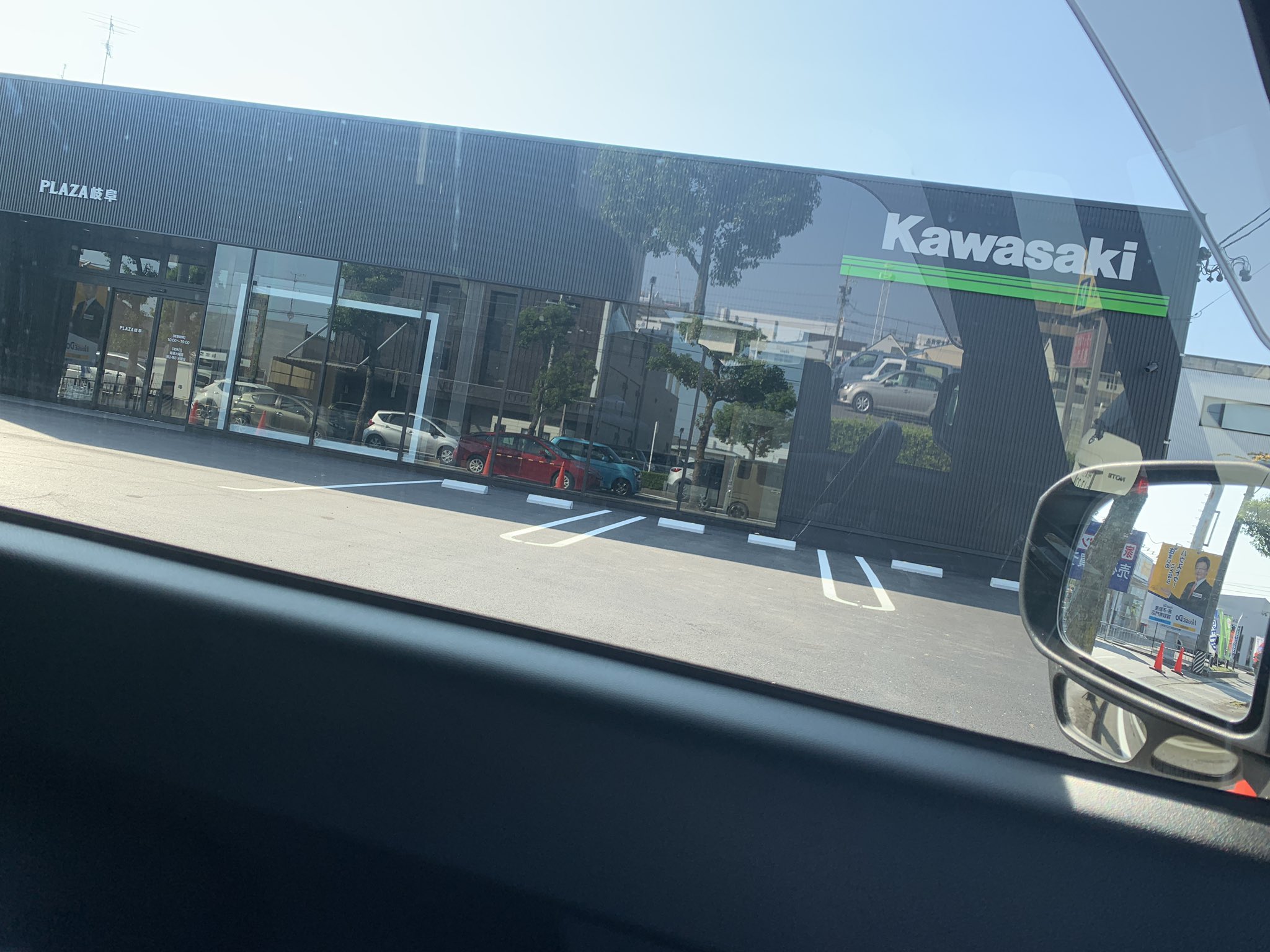 シェイド Xsr900 カワサキプラザ岐阜 何処に出来る って思ってたら 見つけた バイクワールドとホンダドリームも 近しいこの辺りはバイク街道になる カワサキプラザ カワサキプラザ岐阜 T Co Ktsq8c1db0 Twitter