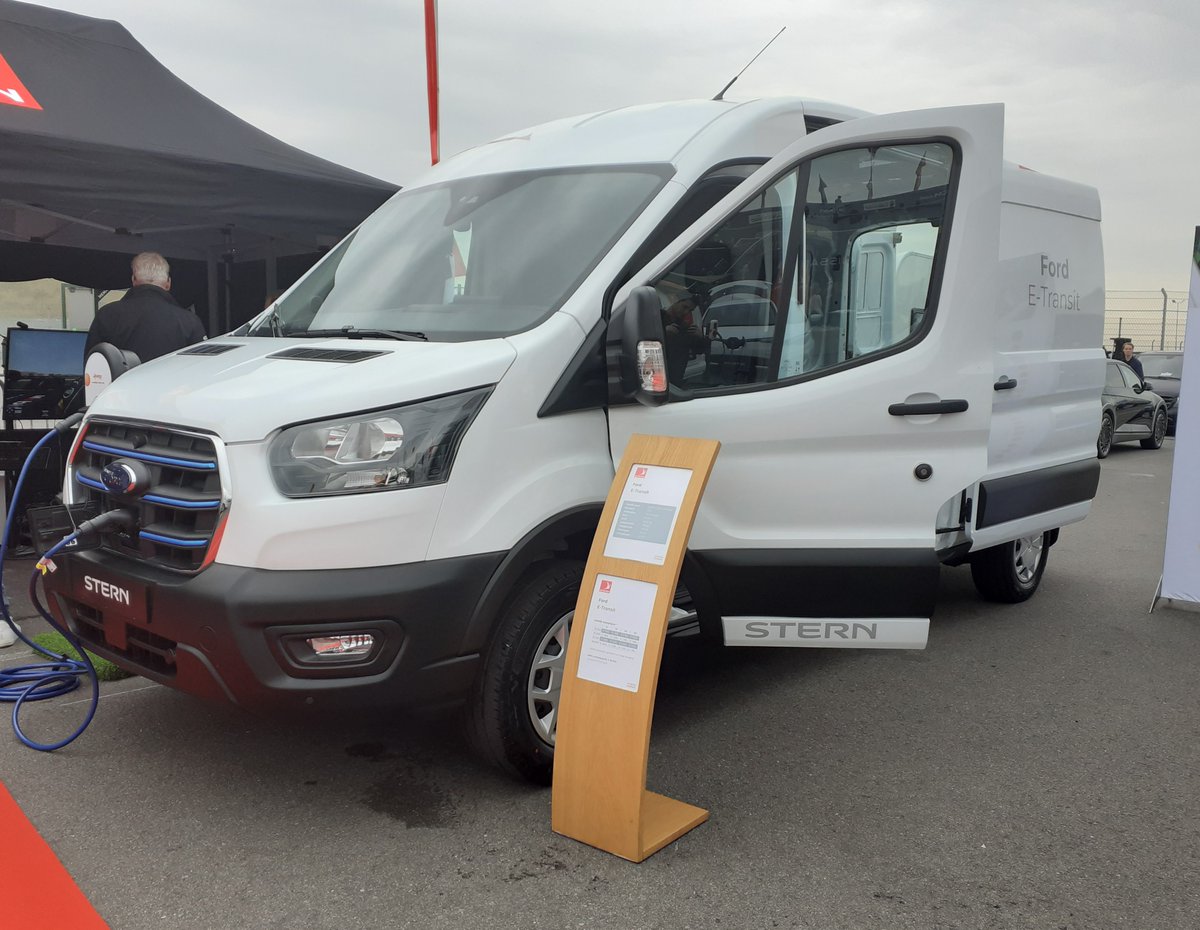 Vorige week is het circuit van Zandvoort omgebouwd tot het grootste EV evenement van Nederland. SRS was aanwezig om zich te laten inspireren over emissievrij vervoer. Van proefritten in de nieuwste EV’s tot kennissessies over elektrisch rijden. Kortom, er was genoeg te doen!