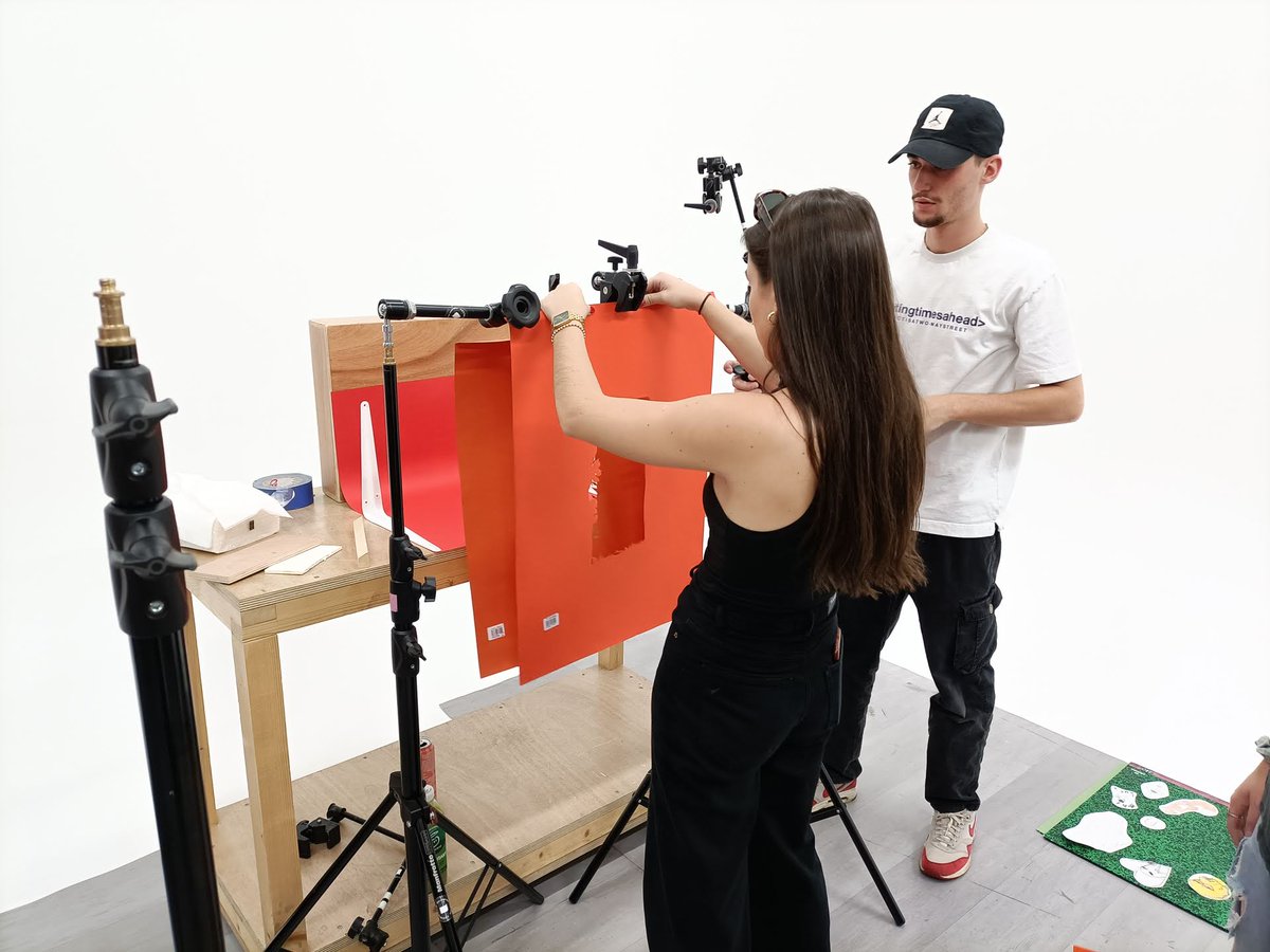 Les étudiants de 3e année de Sup de Pub Lyon, ont travaillé pour la marque Innocent.

Ils se sont rendu en studio pour réaliser les visuels mettant en avant les valeurs de la marque 
Découvrons leurs travaux !

#supdepub #supdepublyon #création #innocent #shootingphoto