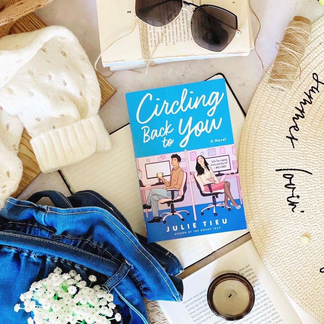 Thanks for this gorgeous photo @BookLeap and review from our previous tour of Circling Back To You by @julietieu alongside @instabooktours! Grab your copy today! 😍😍😍