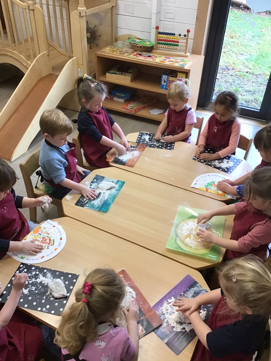 GoodrichCESch's tweet photo. After reading the story The Little Red Hen, we baked some delicious bread rolls. #GSgoldcrests #GSeyfs https://t.co/nC0PJGJtbx