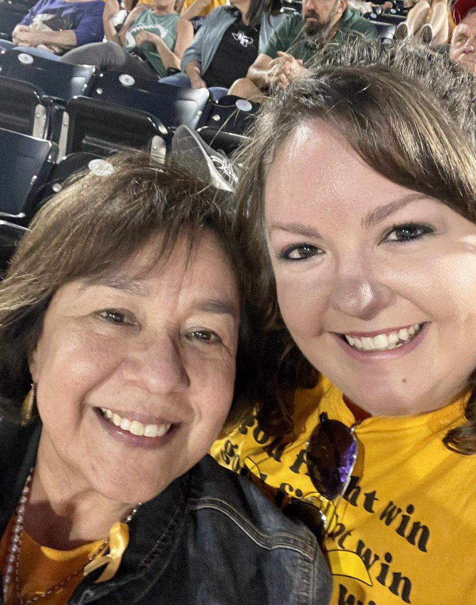 cmullig3229's tweet photo. We had SO much fun at the KP Varsity football game last night! Go Panthers!
#goldfightwin @HumbleISD_KPHS @kpark_cheer @KParkSilvies https://t.co/Bn6TTZb4Z9