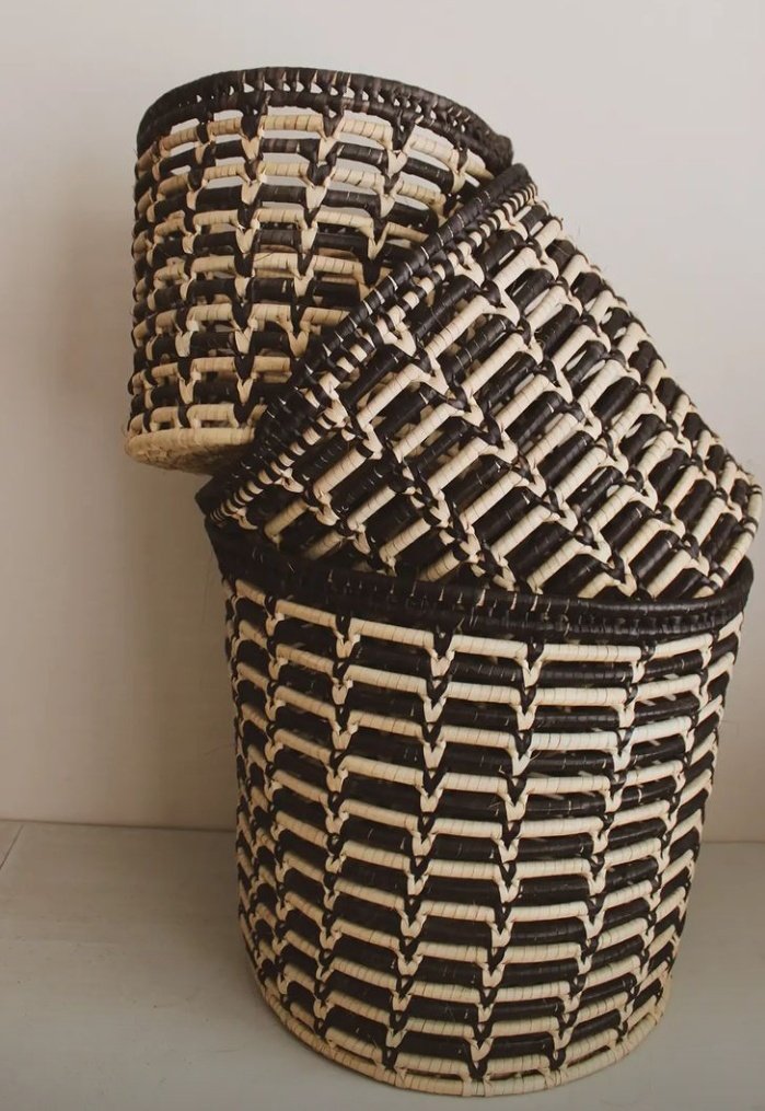 Ivenkile's tweet photo. Amazing handmade baskets available for purchase. I'm based in Durban and courier is available nationwide. Please contact us on 0815620638 to place your orders.
.
.
Frame1:R450
Frame2:R220
Frame3:R550
Frame4:R180 for a pack of six https://t.co/tu0QlvSMdc