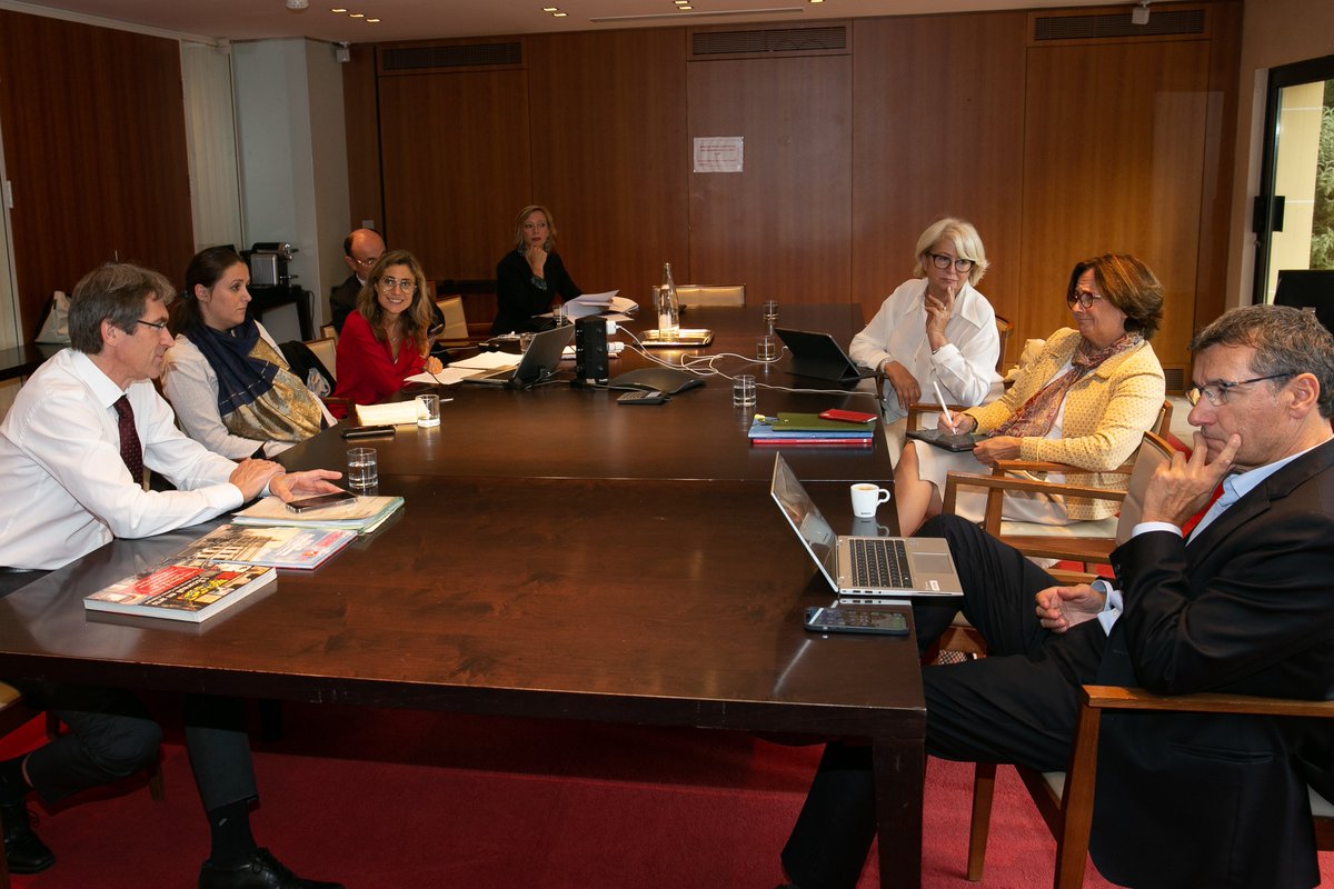 FNCE's tweet photo. 🇦🇹 🇫🇷 La @FNCE et l'Association des Caisses d’Epargne autrichiennes (#ÖSPV) se sont retrouvées pour partager leurs modèles. Après la visite de l'agence @CE_iledefrance Paris Louvre, les échanges se sont poursuivis autour des ambitions coopératives et RSE des @Caisse_Epargne. https://t.co/AnReiWFEnS