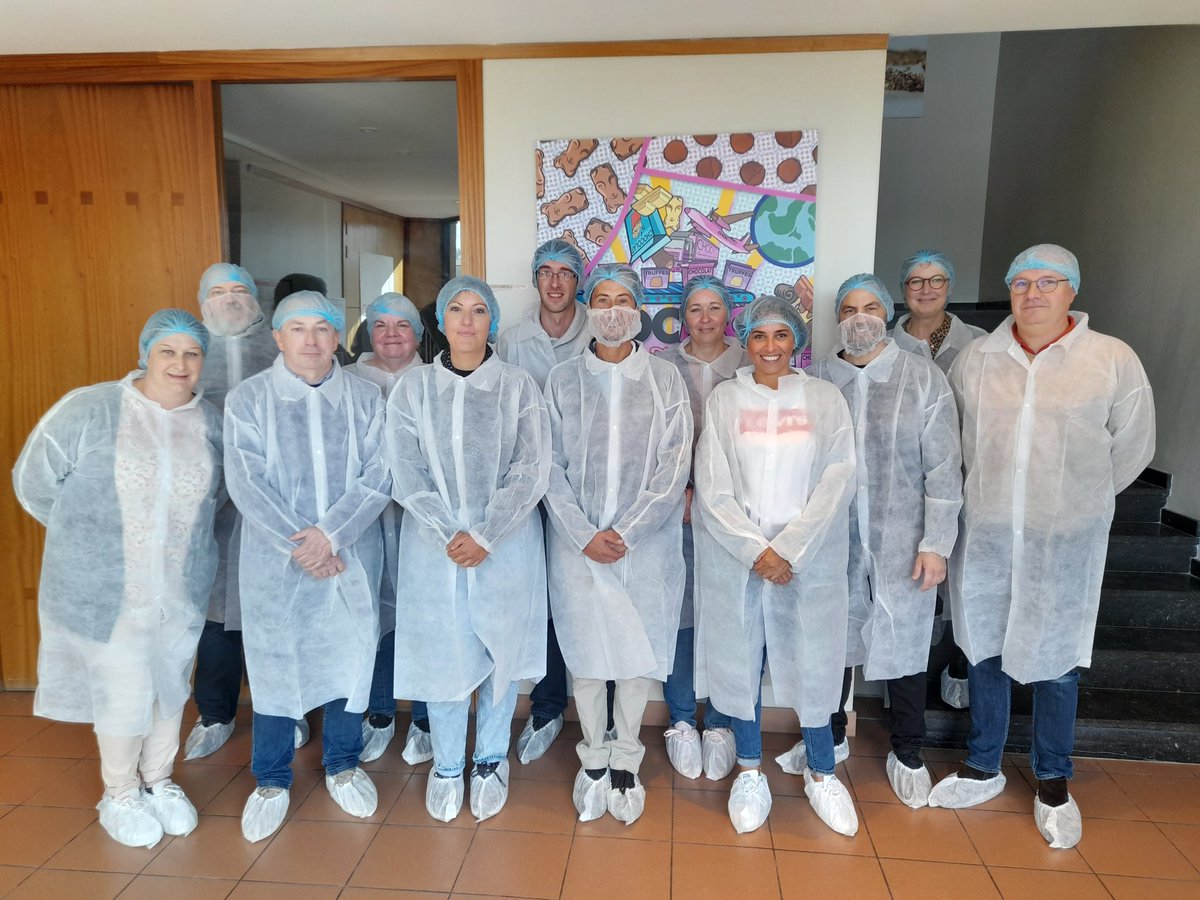 SabrinaSediki's tweet photo. #industrie, secteur porteur d'emplois, encore trop méconnu!
Aujourd'hui, pour les collaborateurs du Pôle emploi d'Halluin, il s'agissait de #connaitreetfaireconnaitre

Visite de la chocolaterie confiserie #Chocmod

Sophie Petit - Lempreux 
Cyrille Rommelaere 
@SeverineDelong https://t.co/kSUlCLehaM