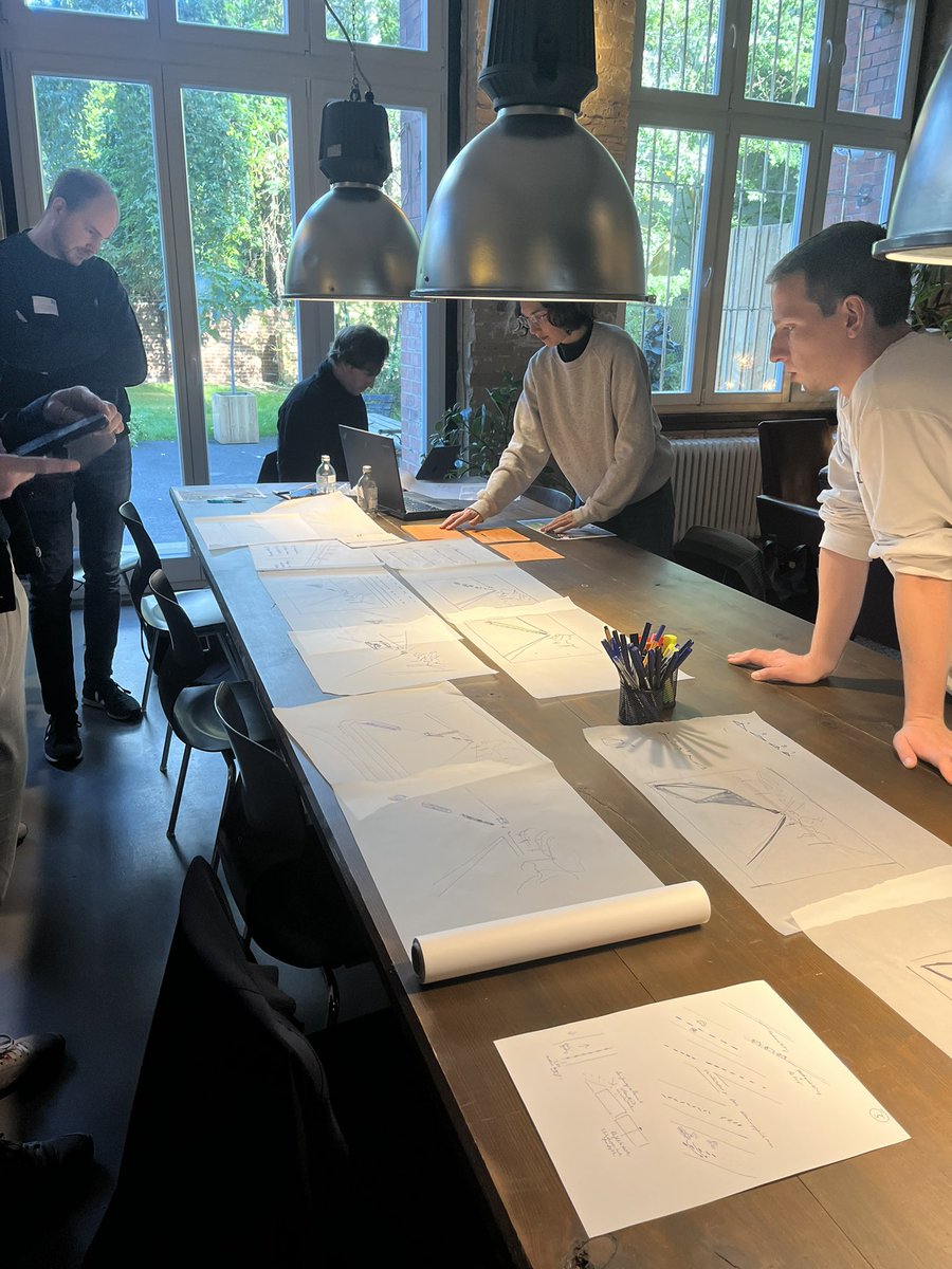 velokonzept's tweet photo. Heute hat der #VeloLAB Poller-Design-Workshops stattgefunden. Mit dem @BA_Xhain und der @HfG_Offenbach haben wir Prototypen für #Protektionselemente entworfen um den idealen Poller zu entwickeln. In #Xhain wurden schon viele ausprobiert, habt ihr schon welche entdeckt? https://t.co/gyC2DYKJbi