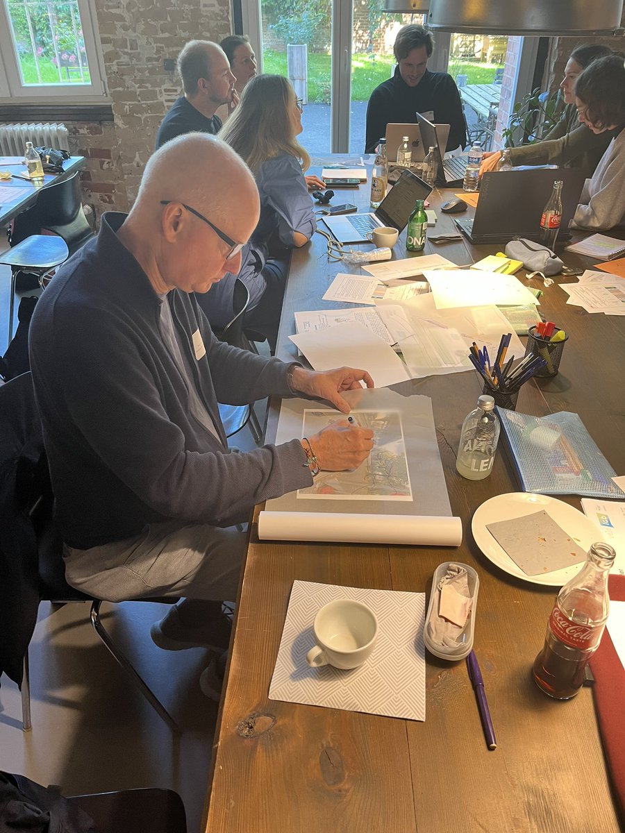 velokonzept's tweet photo. Heute hat der #VeloLAB Poller-Design-Workshops stattgefunden. Mit dem @BA_Xhain und der @HfG_Offenbach haben wir Prototypen für #Protektionselemente entworfen um den idealen Poller zu entwickeln. In #Xhain wurden schon viele ausprobiert, habt ihr schon welche entdeckt? https://t.co/gyC2DYKJbi
