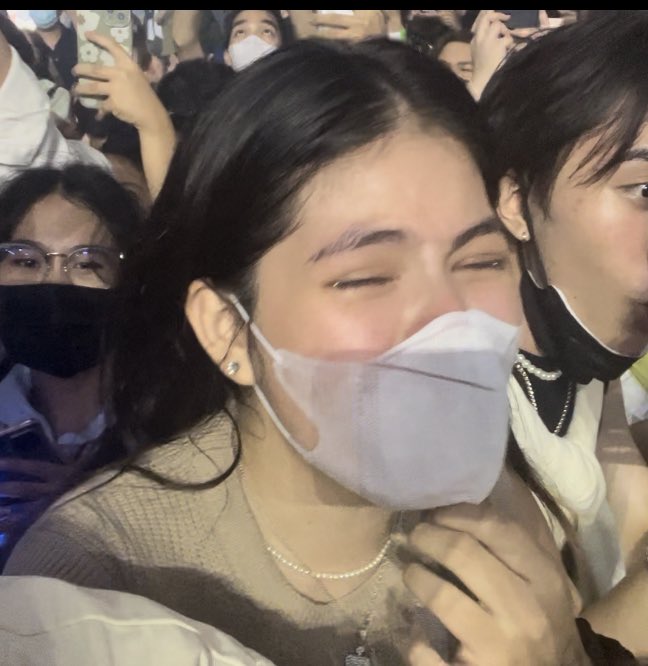 bbbilliefan's tweet photo. thank you, billie eilish for THE most unforgettable night of my life🫶 ‘til we meet again 🥹🤎 last pic depicts my mood right now 😭#HTETourMemories https://t.co/oiukTqbVOT