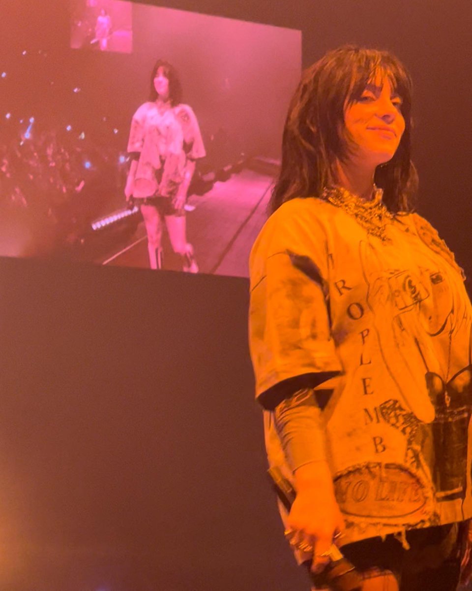bbbilliefan's tweet photo. thank you, billie eilish for THE most unforgettable night of my life🫶 ‘til we meet again 🥹🤎 last pic depicts my mood right now 😭#HTETourMemories https://t.co/oiukTqbVOT