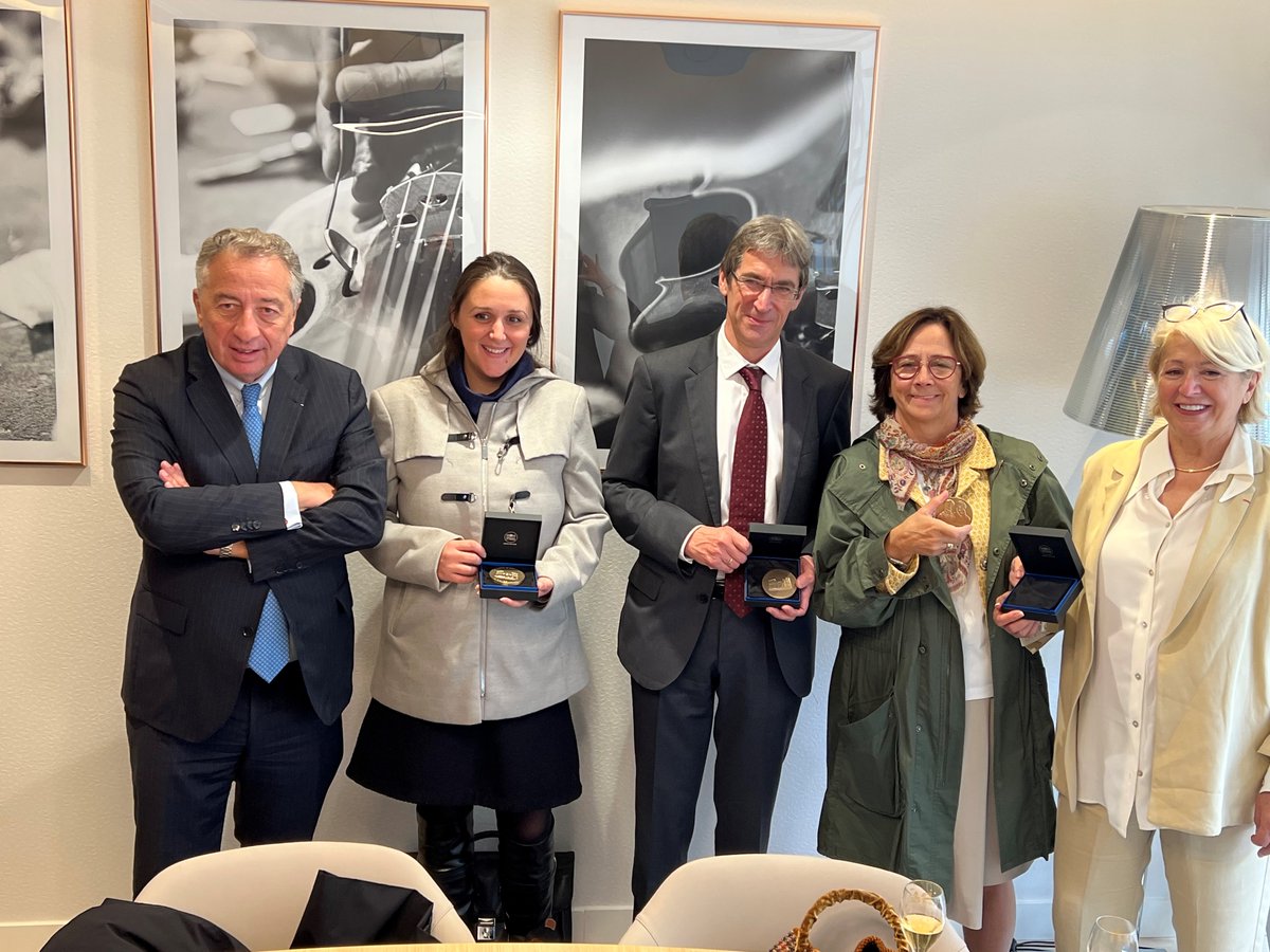 FNCE's tweet photo. 🇦🇹 🇫🇷 La @FNCE et l'Association des Caisses d’Epargne autrichiennes (#ÖSPV) se sont retrouvées pour partager leurs modèles. Après la visite de l'agence @CE_iledefrance Paris Louvre, les échanges se sont poursuivis autour des ambitions coopératives et RSE des @Caisse_Epargne. https://t.co/AnReiWFEnS