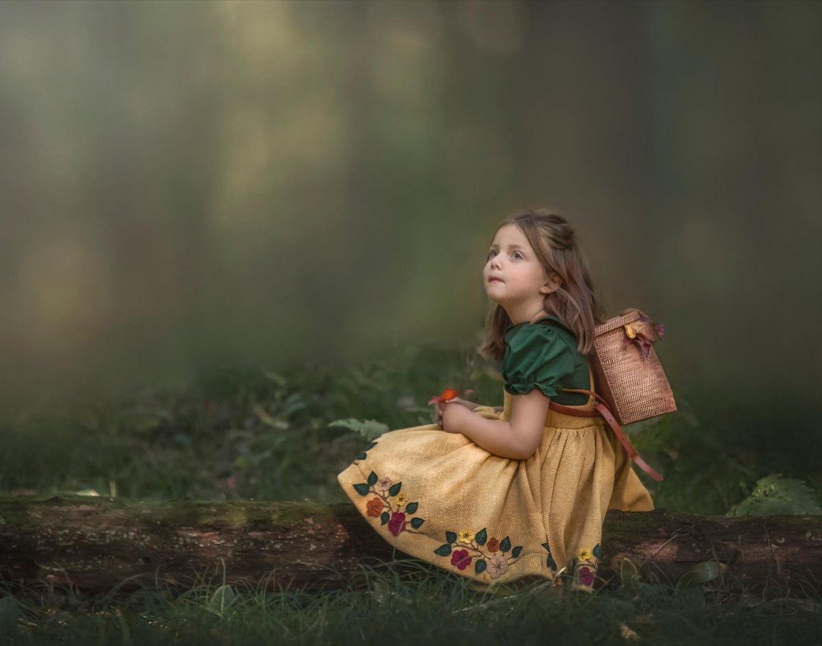 TracyMurphy101's tweet photo. Little miss divas photos are officially in from Italy!! 😍😍 I truly hope she considers #photography when she’s older! Reminds me of the girl version of Winnie the Pooh 😍❤️ #Photo_Folio #disney https://t.co/8mVQflRVbA