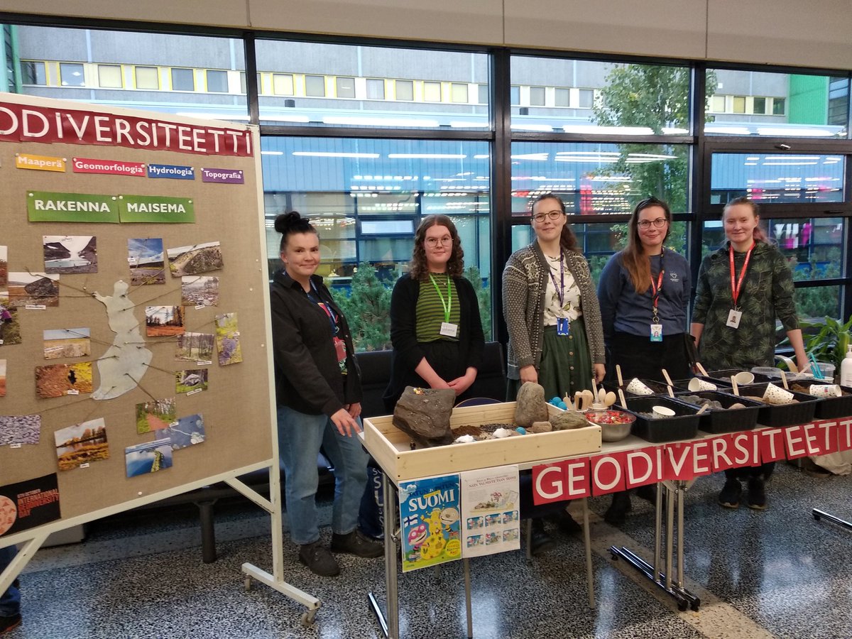 Researchers Night #Tutkijoidenyö has started #UniOulu! Our amazing #geodiversity team is ready to help the visitors to build a geodiverse landscape at our workshop @geobiodiv #GeodiversityDay ⛰️🌊🏜️ @maijatoiva @HennaSnare @HeSalmin