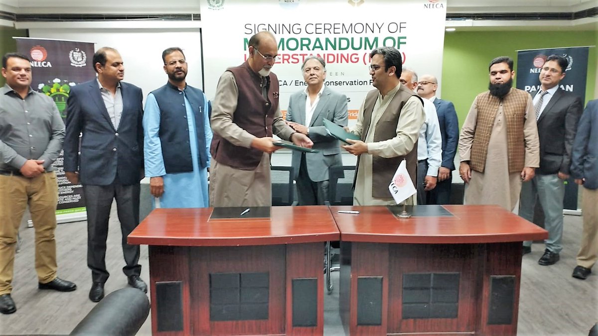 NEECA_Pakistan's tweet photo. Signing Ceremony of Memorandum Of Understanding (MOU) between NEECA/ECF and Hashoo Hotels.
#NEECA #NEECPOLICY2022 #EnergyTalk #EnergyConservation #EnergyEfficiency #MoU #HashooHotels #hospitalitysector https://t.co/7qZ4tHs9ih