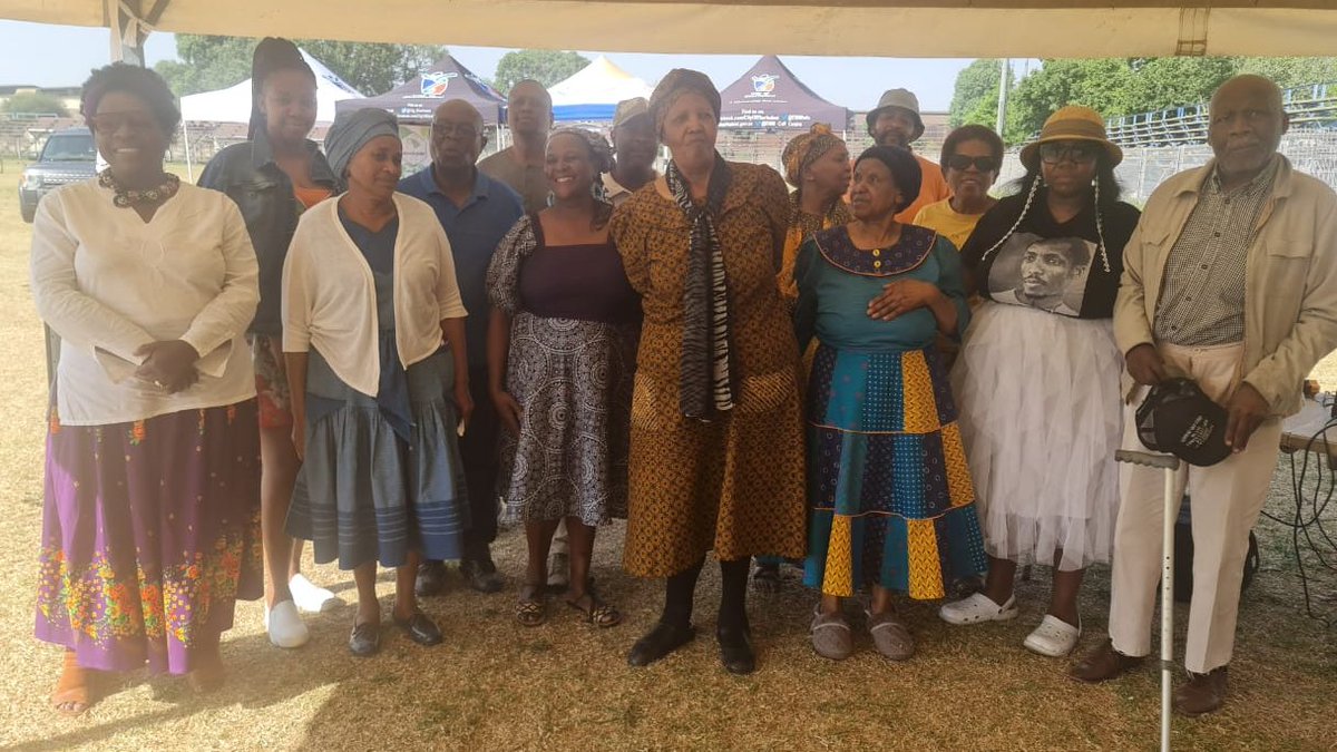 City_Ekurhuleni's tweet photo. #Wattville Stadium was a hive of activity today in celebration of #HeritageMonth and remembering stalwarts from the area like Evelyn Xaba, who was a midwife, and Solomon Motlana, a local school principal and pastor. Members of both families also attended the activation.
#CoESRAC https://t.co/9AZjTkAhwI