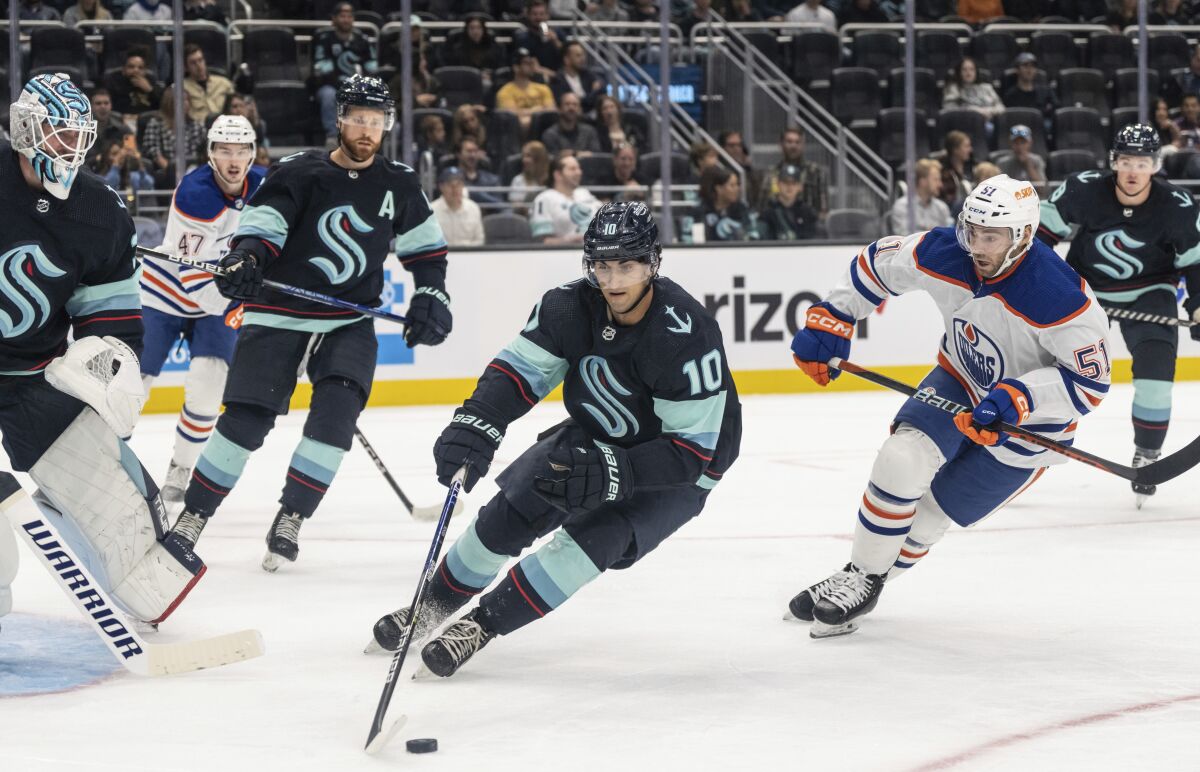 oregonsportnews's tweet photo. Our @marko_zlo gives us his 2022-2023 NHL division winners and who will win awards. Do you agree? #nhl #nhlpreview #oregonsportsnews #SeaKraken https://t.co/Q0tmBqPp2c https://t.co/IHox9H50EC