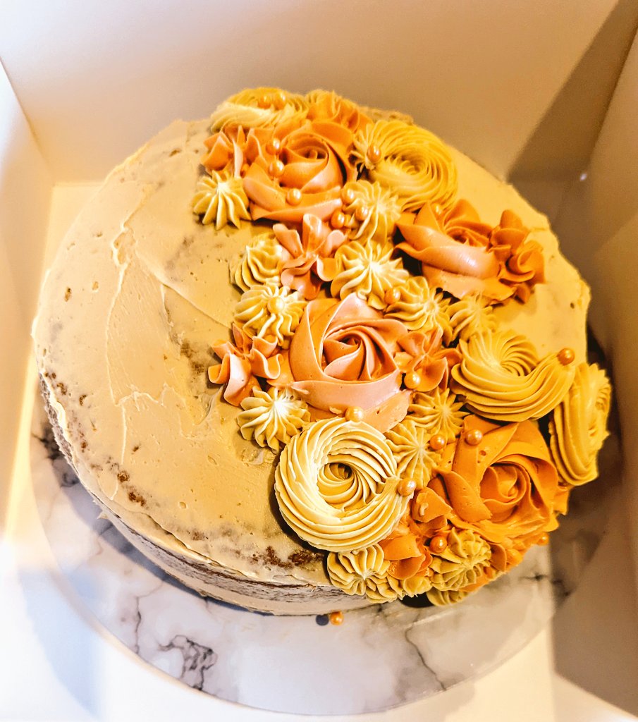 busy_bakery's tweet photo. Getting harder to get good pictures in natural light in this weather! Victoria sponge hamster and a pumpkin spice latte cake #Vegan https://t.co/cdfZQQI6cC