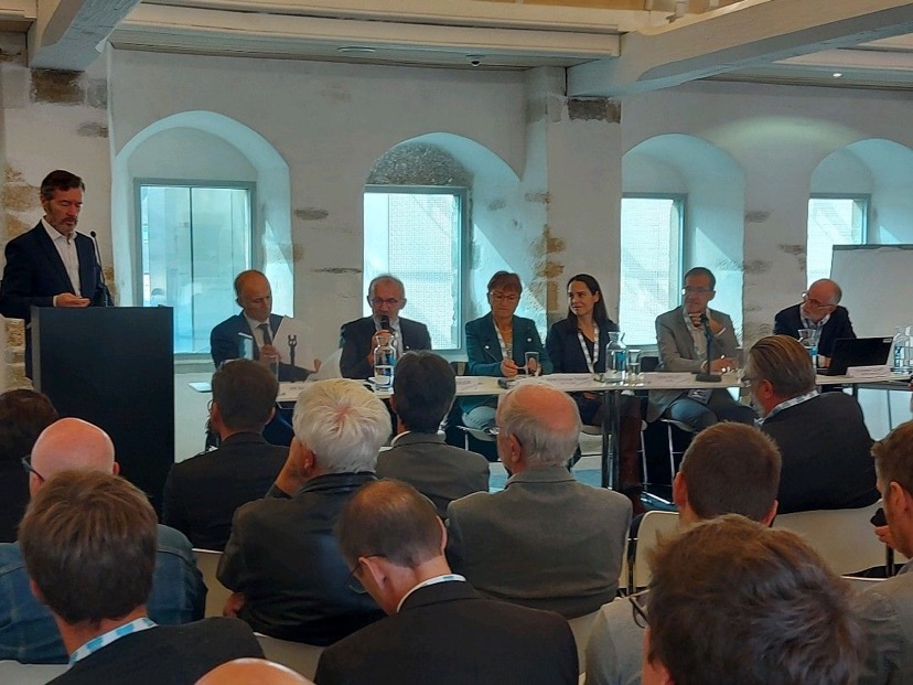 Loïc Haÿ (@loichay) on Twitter photo Table ronde #FNCCR2022 <a href="/FNCCR_Numerique/">Territoire Numérique</a> consacrée aux territoires durables et connectés #TDC avec <a href="/viollet_celine/">Viollet celine</a> <a href="/Soluris_com/">Soluris</a> <a href="/COROLLEURAntoi1/">COROLLEUR Antoine</a> @SDEF29 <a href="/baud_joel/">Baud Grasset Joël</a> @SYANE74 <a href="/ThivantMarie/">Thivant Marie-Christine</a> @SIEL42 <a href="/ccolinet/">Christophe COLINET</a> #girondenumérique et Philippe Legrand <a href="/InfraNum/">InfraNum</a> Table ronde #FNCCR2022 <a href="/FNCCR_Numerique/">Territoire Numérique</a> consacrée aux territoires durables et connectés #TDC avec <a href="/viollet_celine/">Viollet celine</a> <a href="/Soluris_com/">Soluris</a> <a href="/COROLLEURAntoi1/">COROLLEUR Antoine</a> @SDEF29 <a href="/baud_joel/">Baud Grasset Joël</a> @SYANE74 <a href="/ThivantMarie/">Thivant Marie-Christine</a> @SIEL42 <a href="/ccolinet/">Christophe COLINET</a> #girondenumérique et Philippe Legrand <a href="/InfraNum/">InfraNum</a>