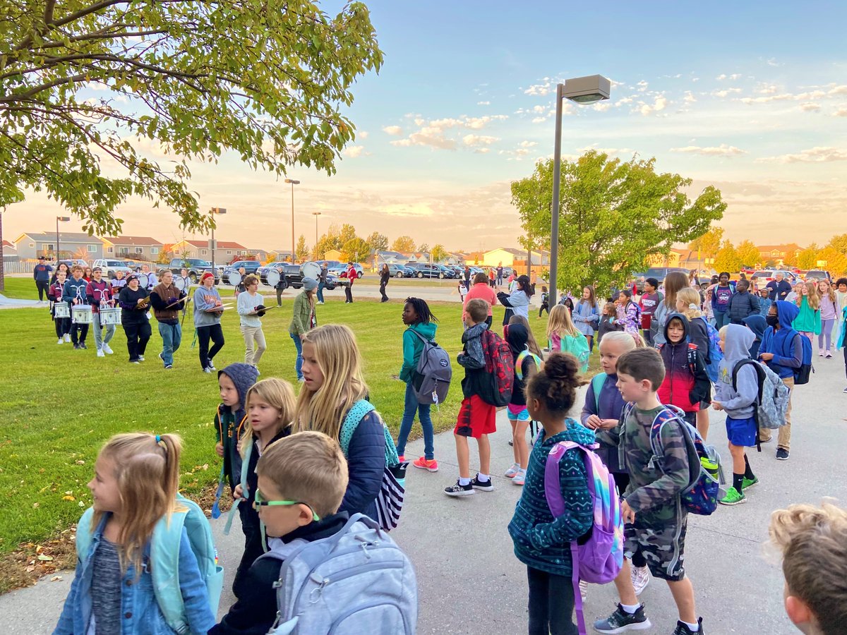 SchoolBennett's tweet photo. Davies Drum Line welcoming Bennett Students this morning! 🥁 https://t.co/M4PoqzoCvp