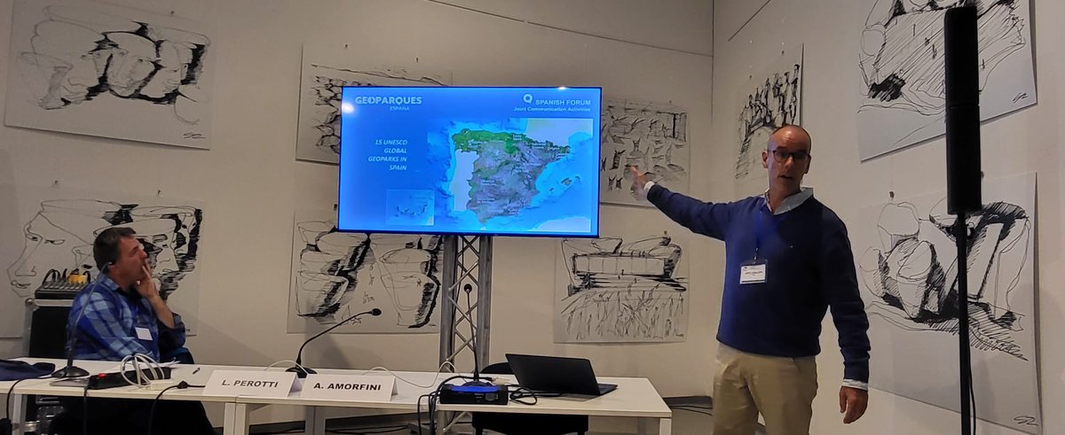 geoparqueEH's tweet photo. Hoy continuan las presentaciones. La última en el #MuseoHall ha sido la del 
@GeoparquesEsp
 Esta tarde, en el #TheaterHall será la de nuestro grupo. Por aquí dejamos un resumen de la del Foro de Geoparques Españoles.
#somosgeoparque #EGN https://t.co/3NIA0V1NrN